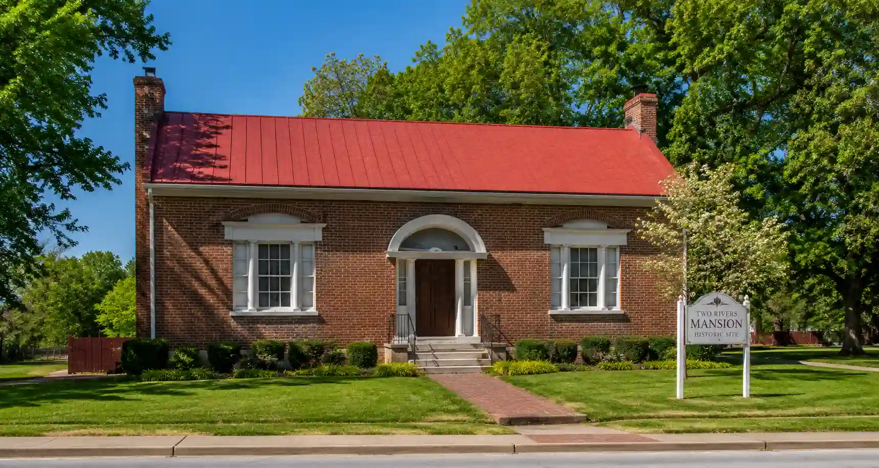 Junk removal and dumpster rental service in Franklin TN 37064 near historic downtown Franklin